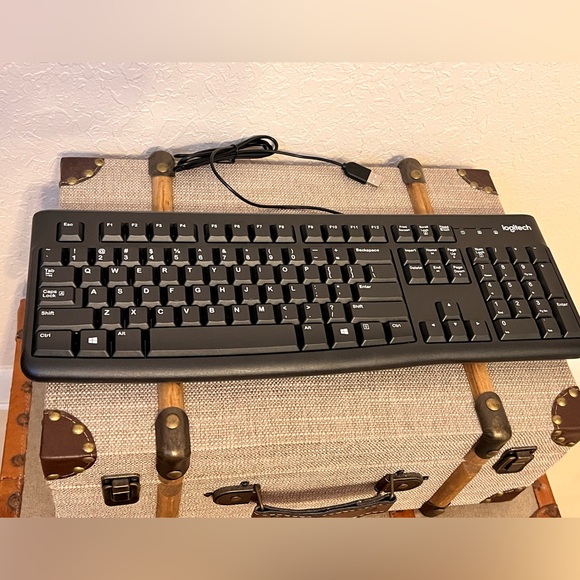 Brand new Logitech Keyboard - Picture 1 of 4